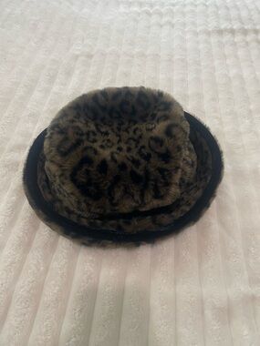 Faux Fur Leopard-Print Bucket Hat in Brown